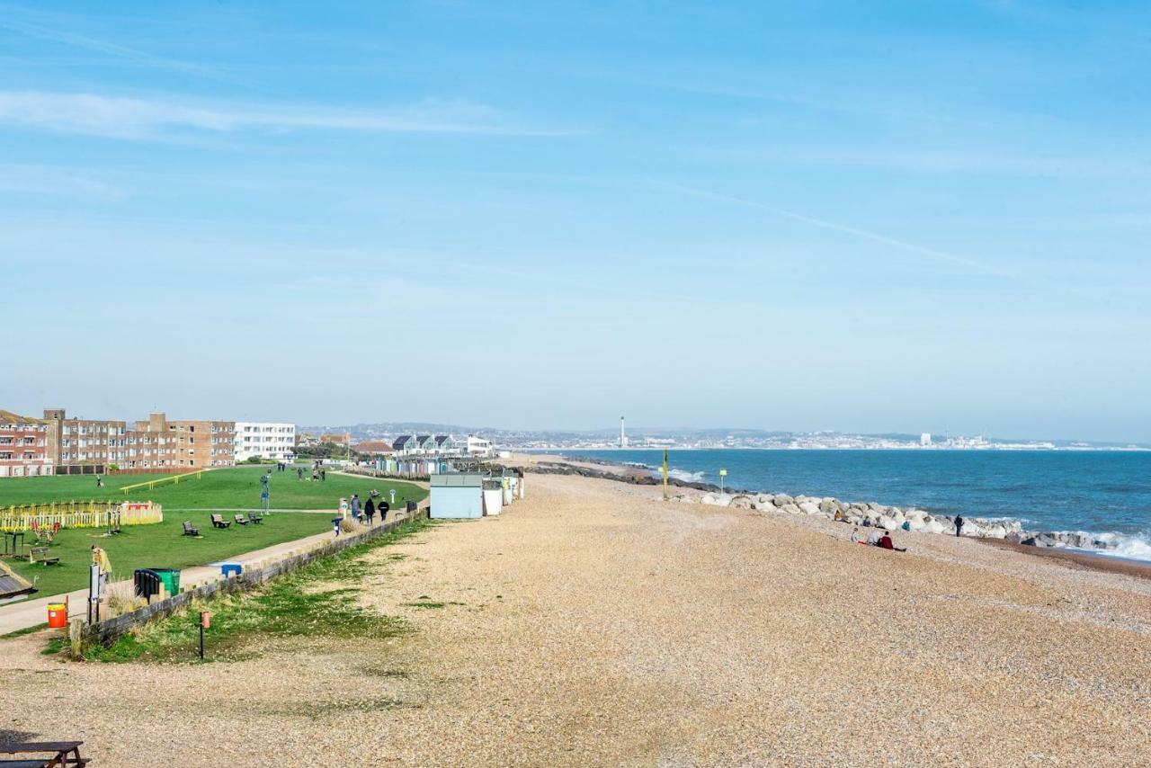 Amazing Beach Apartment Lancing Esterno foto